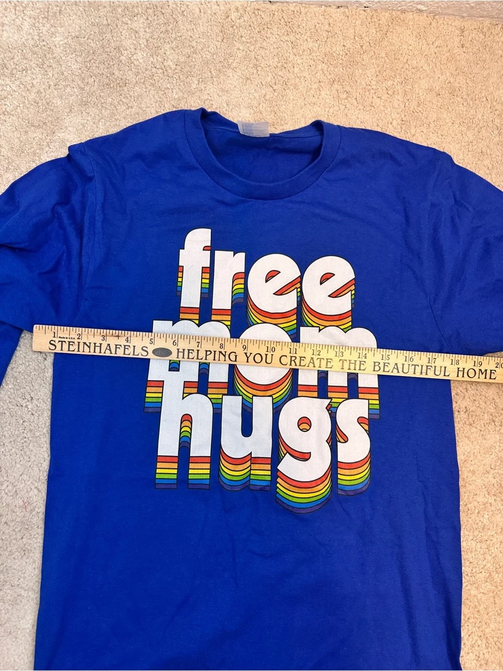 🌈 NEW “Free Mom Hugs” Pride Long Sleeve Tee – Women’s Small 💙 - Picture 3 of 6